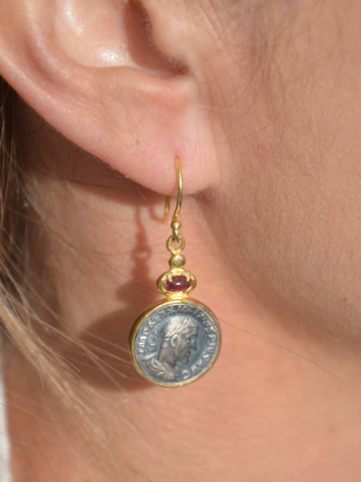 Munt- en granaatoorbellen voor wholesale door Patara Life