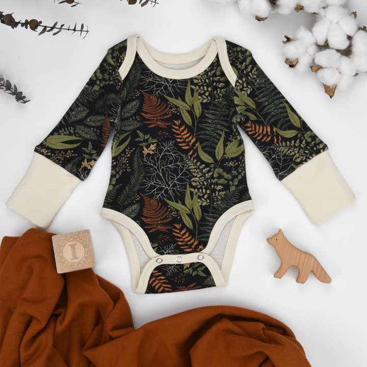 Body bébé à manches longues en coton biologique, Sauge pour la vente par Earthy