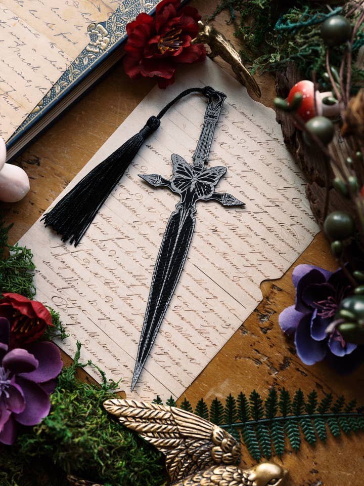 Monark's Dolk Faux Läderbokmärke för wholesale av The Bookish Atelier