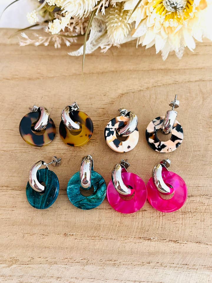 Brincos de argola GISELE - prateado e donut acrílico por atacado de Innaya