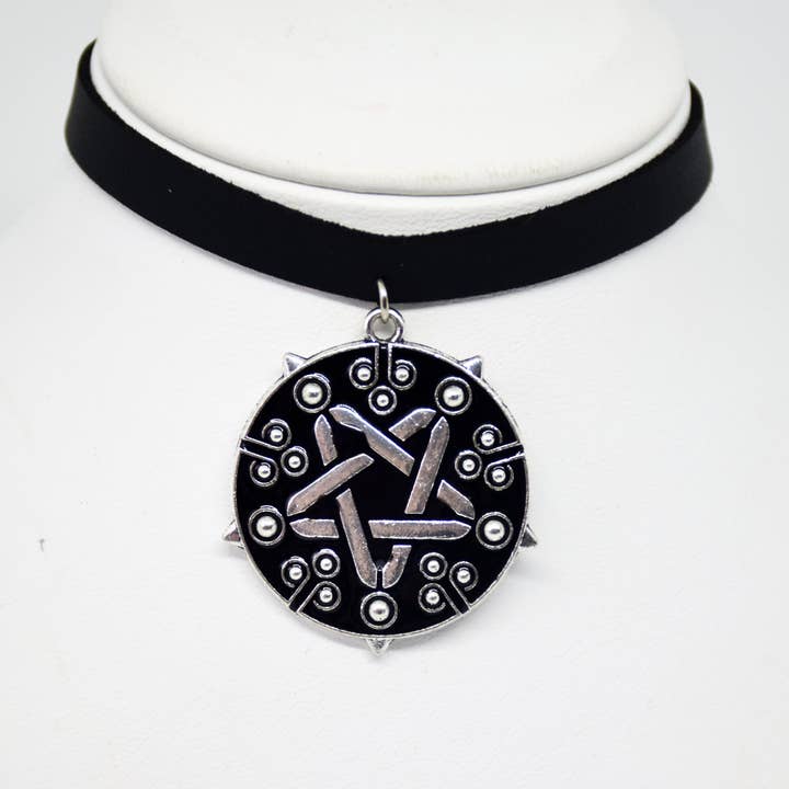 Yumiland – wholesale Pendant/charm necklace – Yennefer black necklace