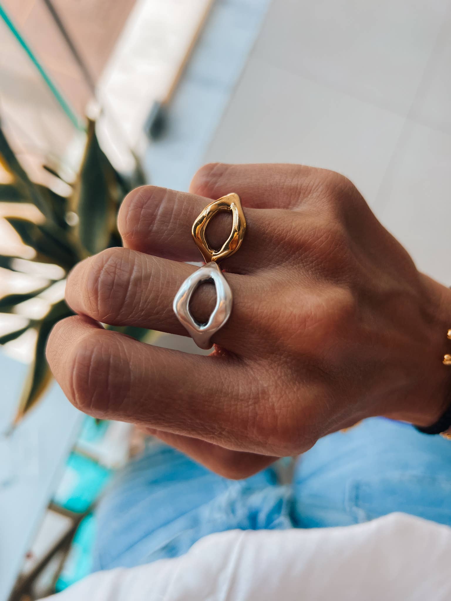 Goupi – Anel de cocktail/declaração por atacado – Anéis com formato orgânico em dourado e prateado2