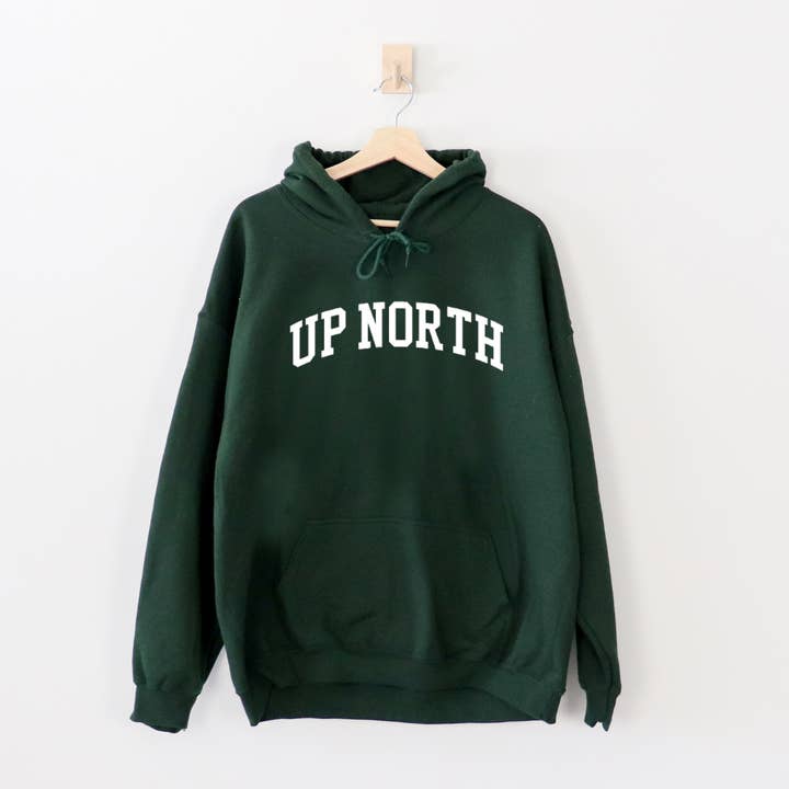 Sudadera con capucha Up North Varsity (sudadera con capucha estampada) para venta al por mayor de Unsalted Lifestyle Co.