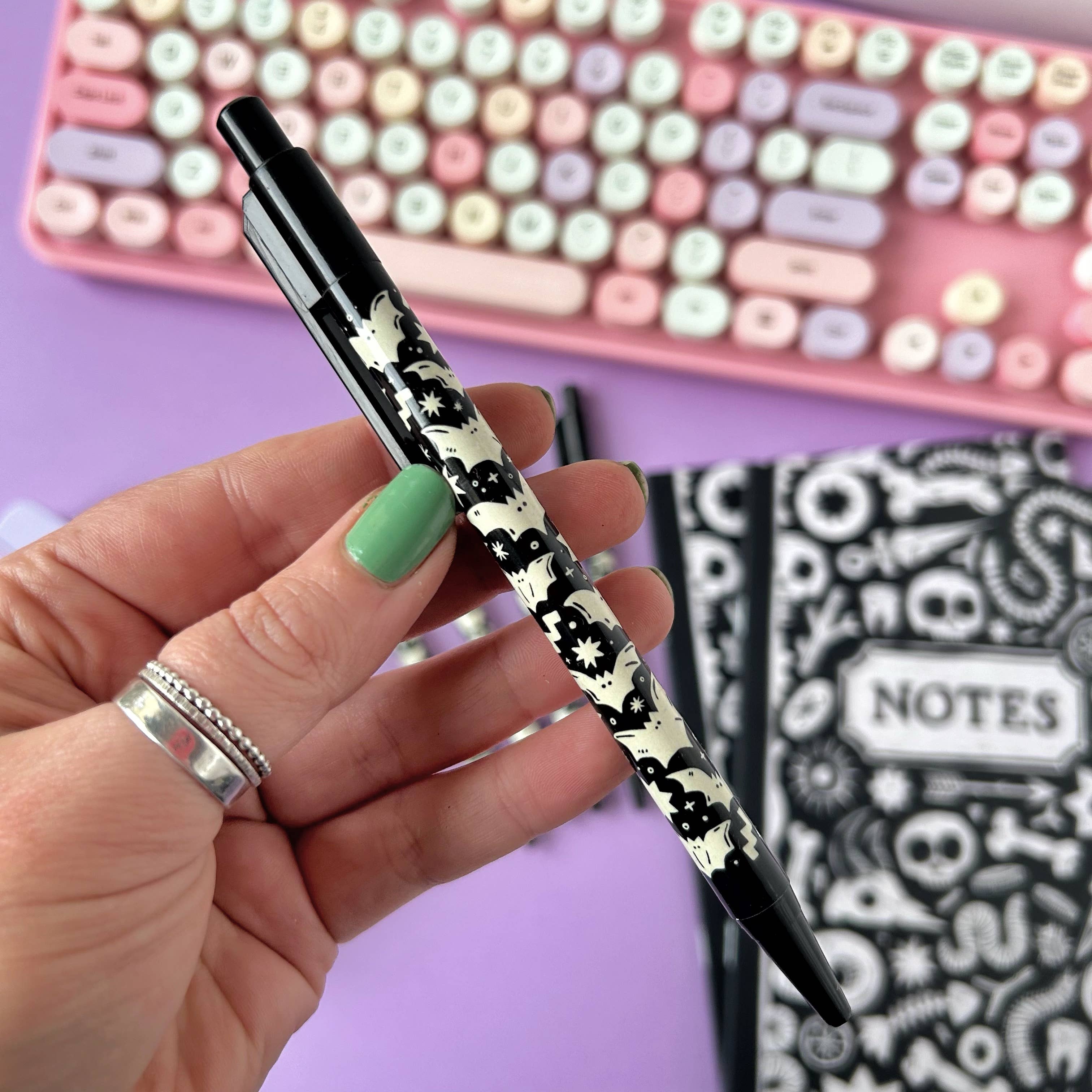 Stacey McEvoy Caunt – wholesale Pen – Bat Pattern Pen2