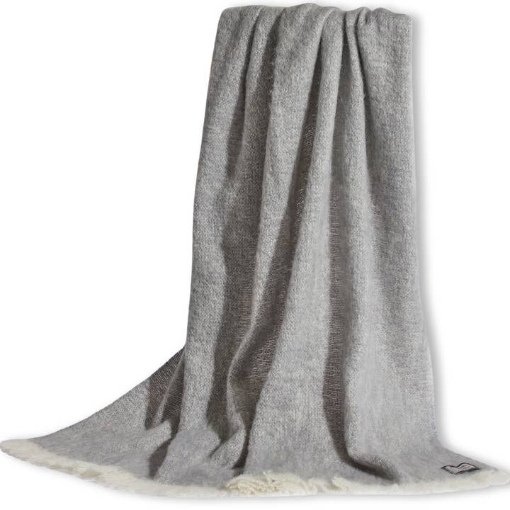 Foxford Croagh Patrick Jeté en Mohair pour la vente par FOXFORD