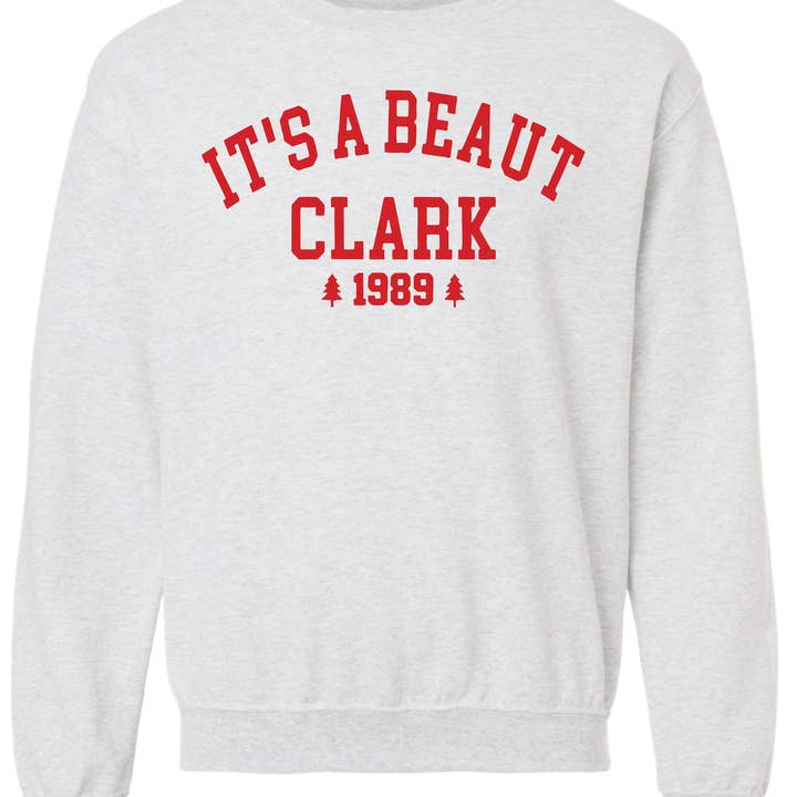 È un maglione pesante girocollo Beaut Clark per la vendita all'ingrosso da parte di HOMETOWN APPAREL CO.