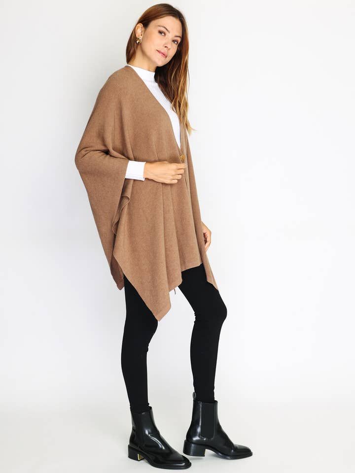 ORNELLA PARIS - Wholesale Poncho - Women's - Ponchos with one button LEL-G8757
4