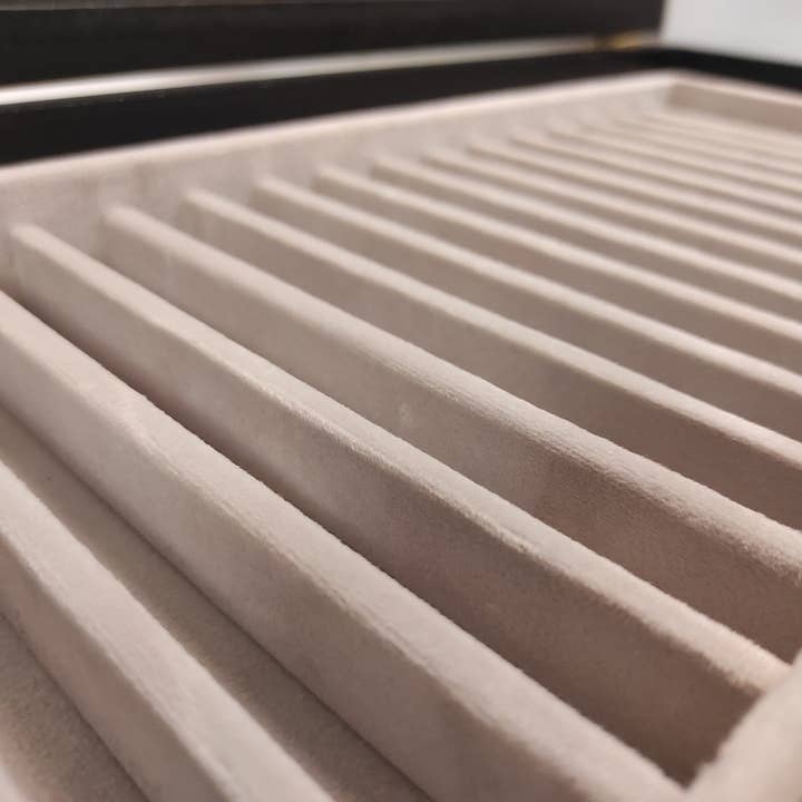 Coins&More - Wholesale Knife Storage - Wooden case for straight razors1