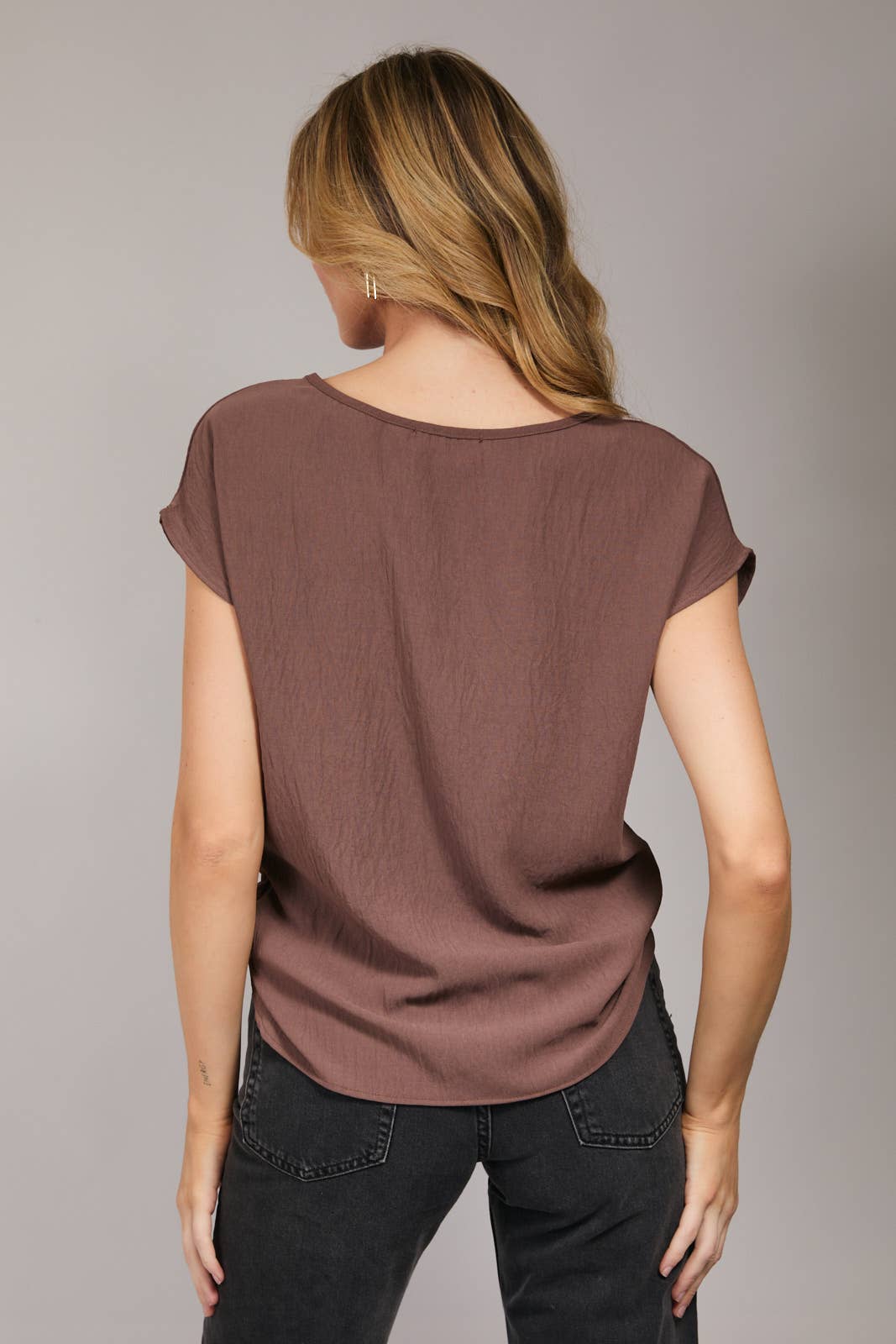 GILLI - Wholesale Blouse - Women's - SOLID WOVEN TEE WITH FRONT KNOT DETAIL30