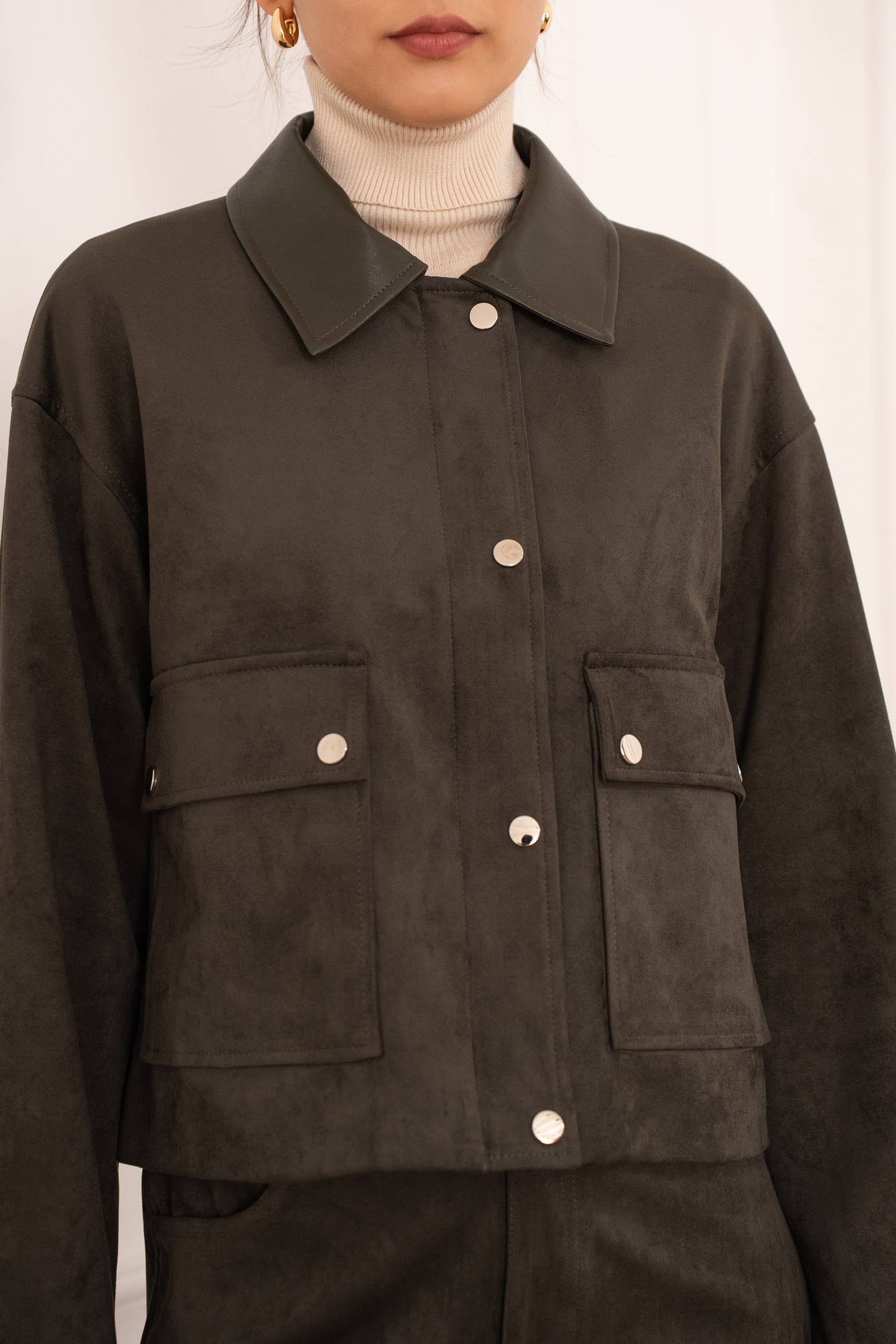 Attentif Paris - Wholesale Jacket - Women's - Short suede jacket with contrasting faux leather collar23