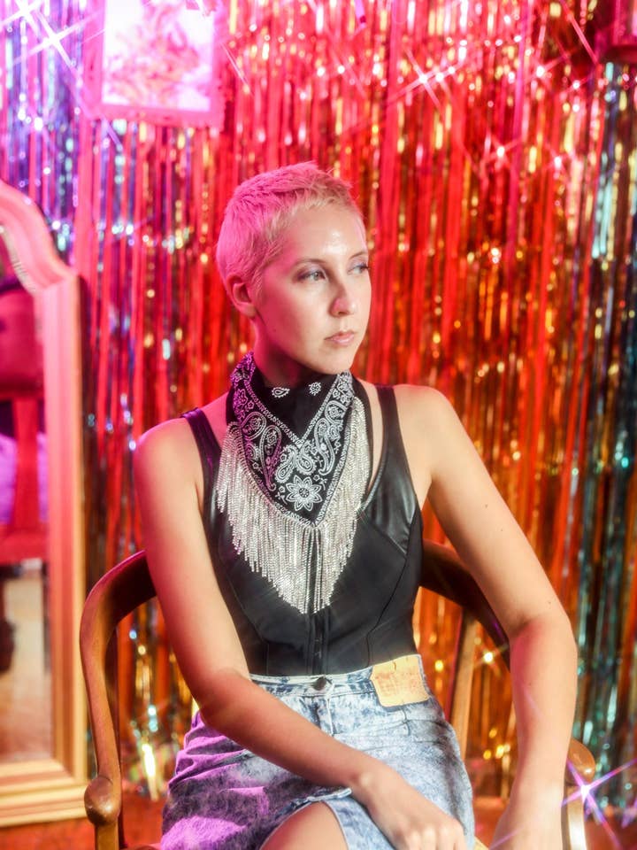 Bandana à franges en strass, proposition de demoiselle d'honneur pour la vente par Gato Denim