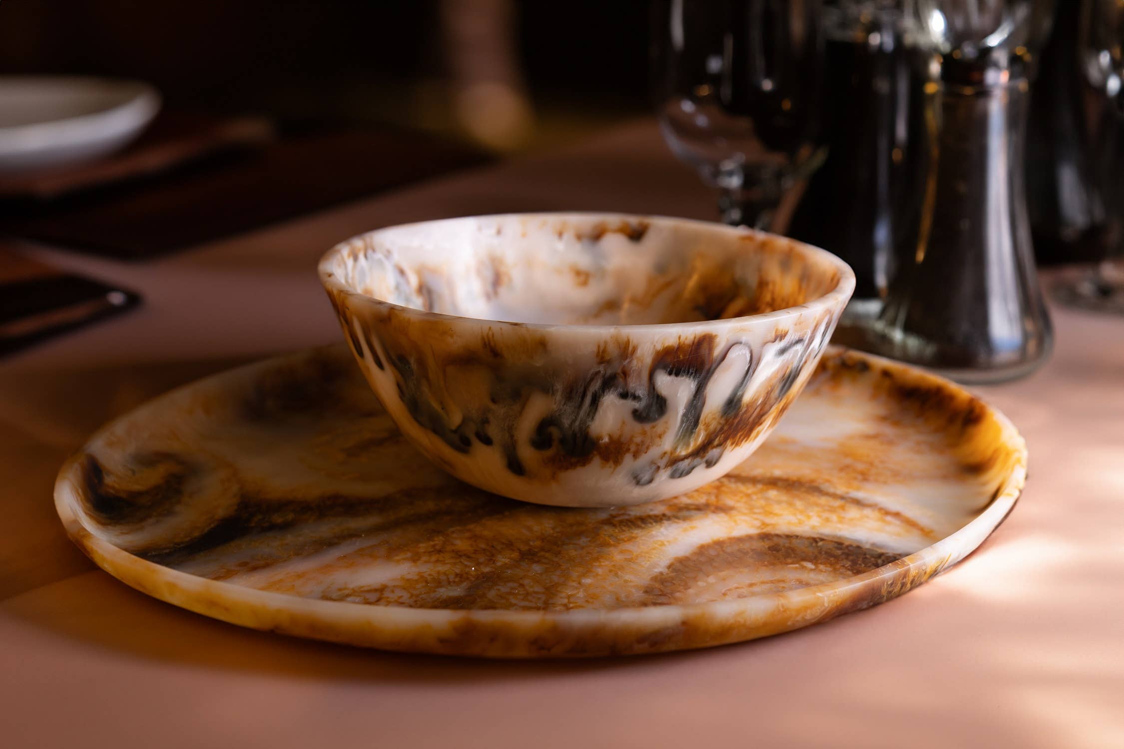 Tortoiseshell Salad Bowl Dia 11.61" for wholesale on Faire9