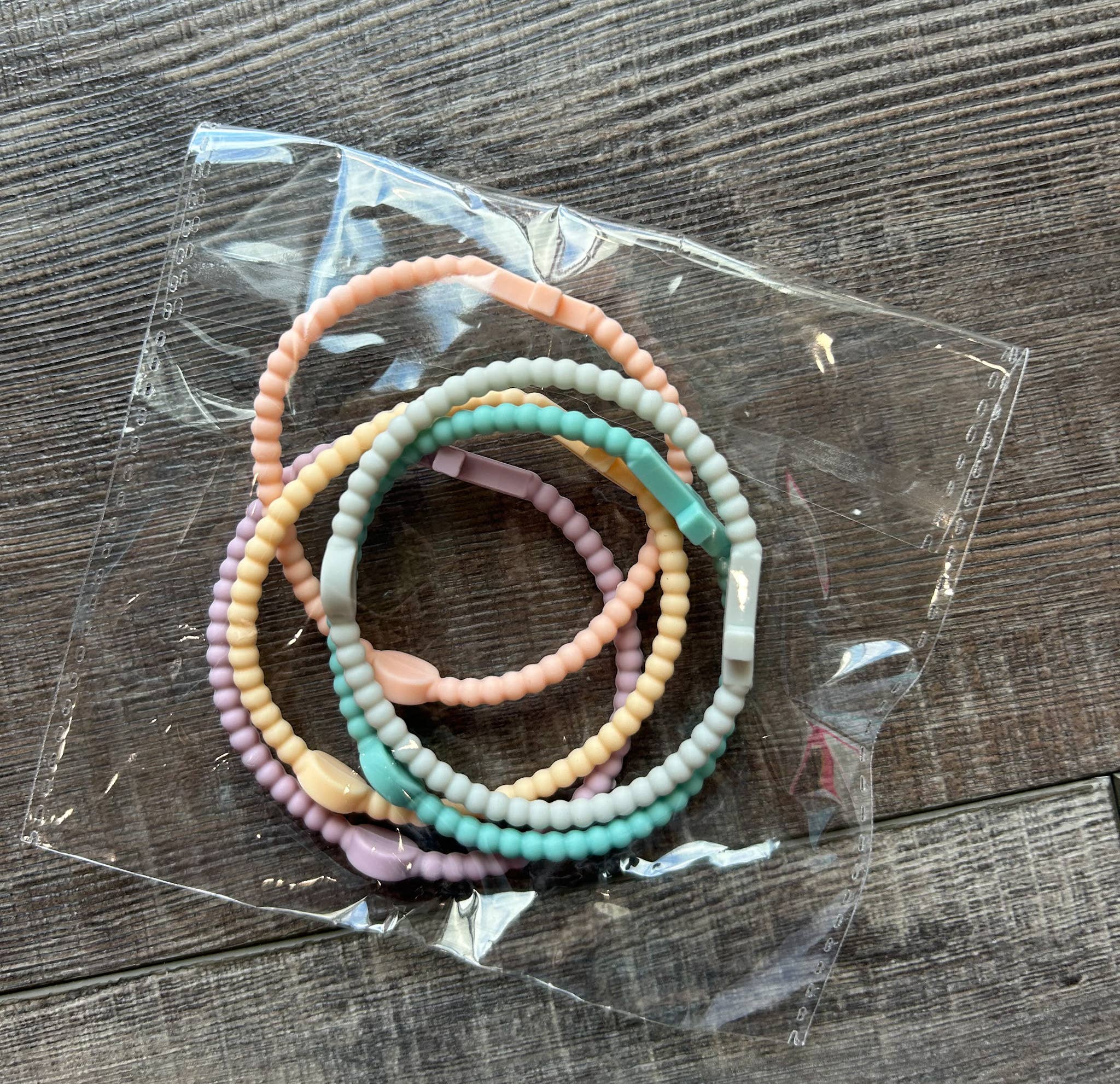 JILLIAN INK LLC - Vente Parures de bijoux - Lot de 5 bracelets en forme de croix en silicone9