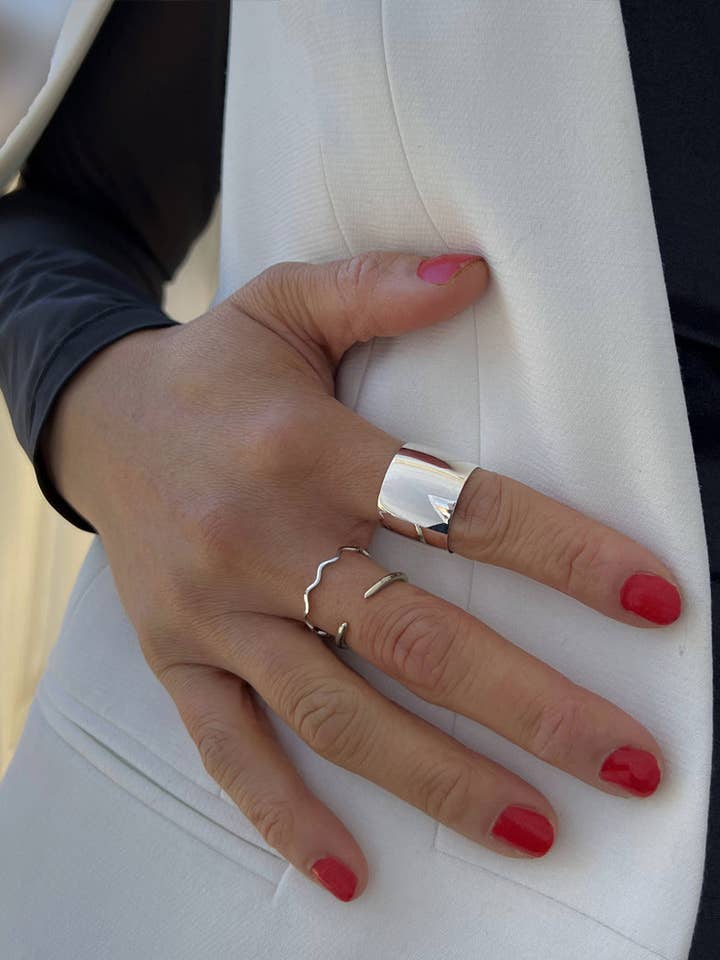 ANILLO RICH CHUNKY BAND para venta al por mayor de Sonia Hou Jewelry