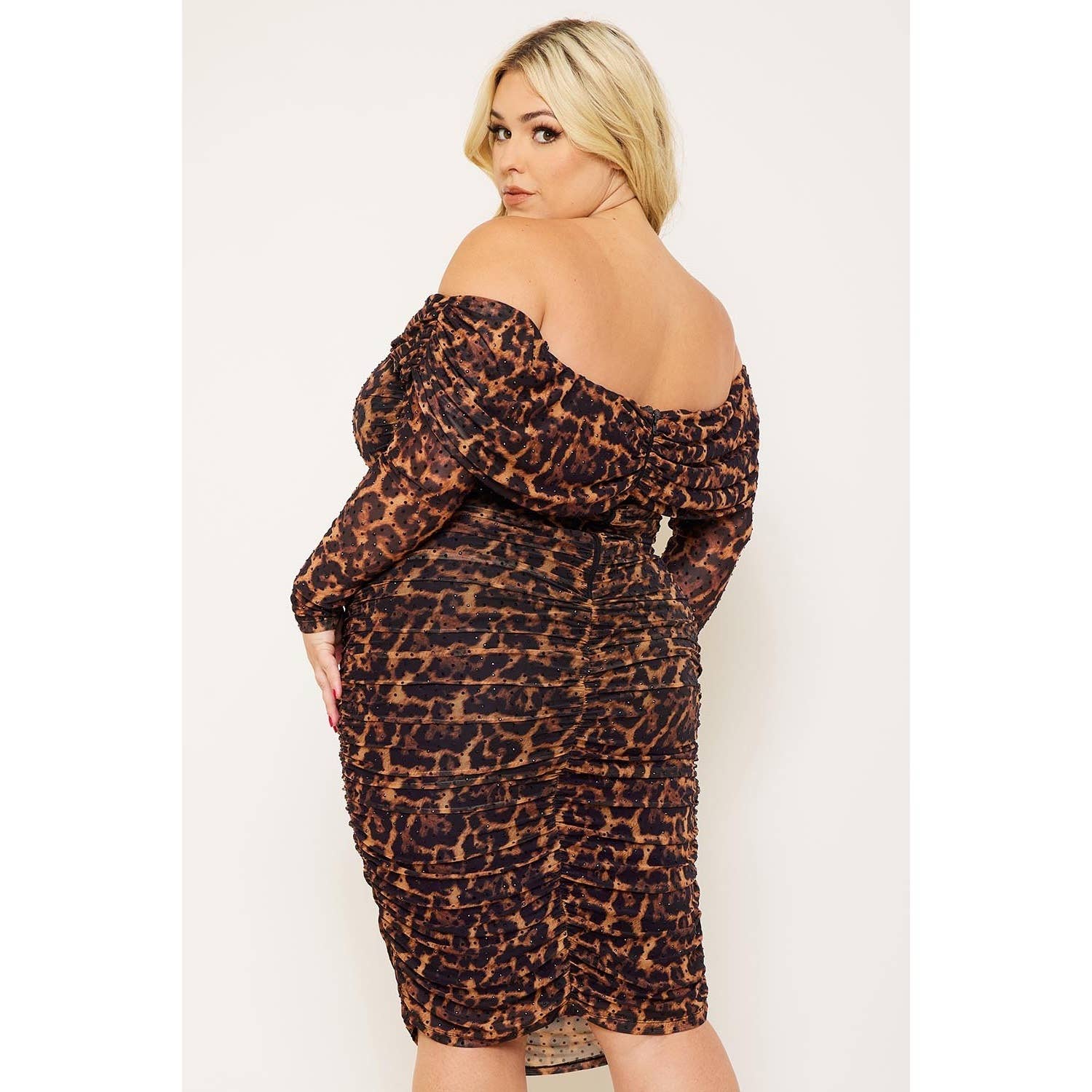 SCHWARZ MIDIKLEID IN ÜBERGRÖSSE MIT LEOPARDENMUSTER UND STRASS für den Großhandel auf Faire3