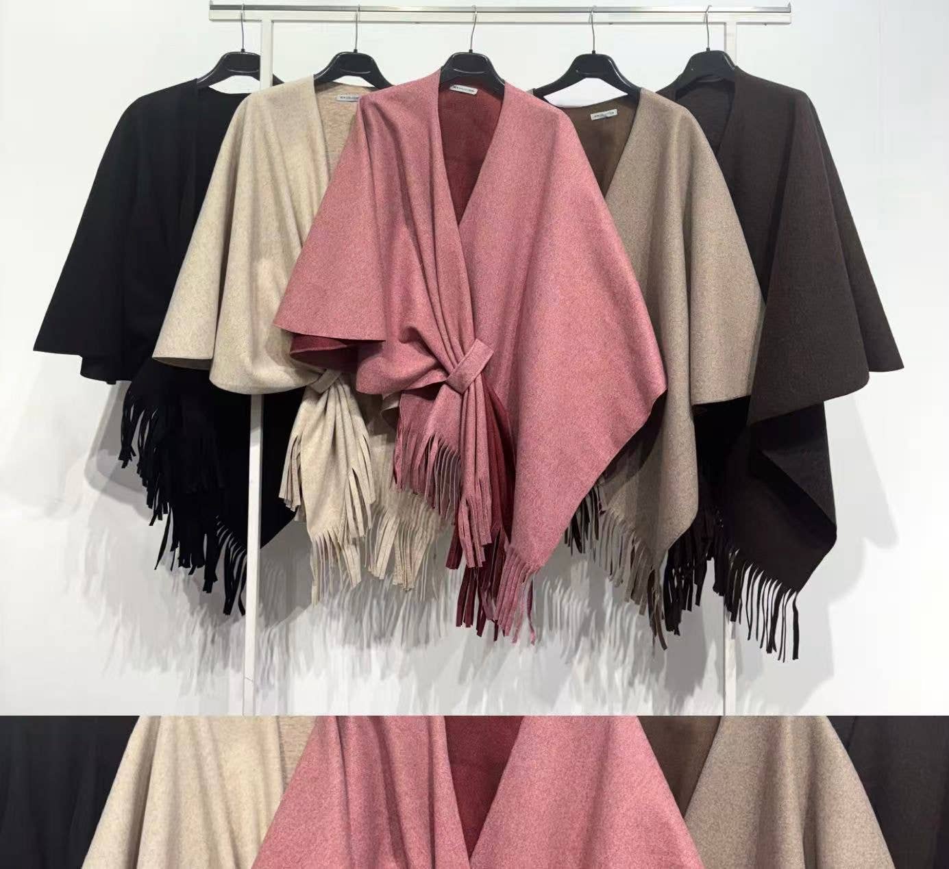SWEET MAGIC MODA Y COMPLEMENTOS - Wholesale Poncho - Women's - CLOTH PONCHO WITH FRINGES
