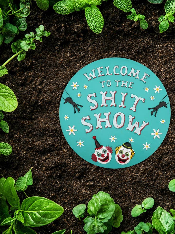 "Velkommen til Lorteshowet" Have Trædesten for engroshandel hos Happy Cow Lawn Decor