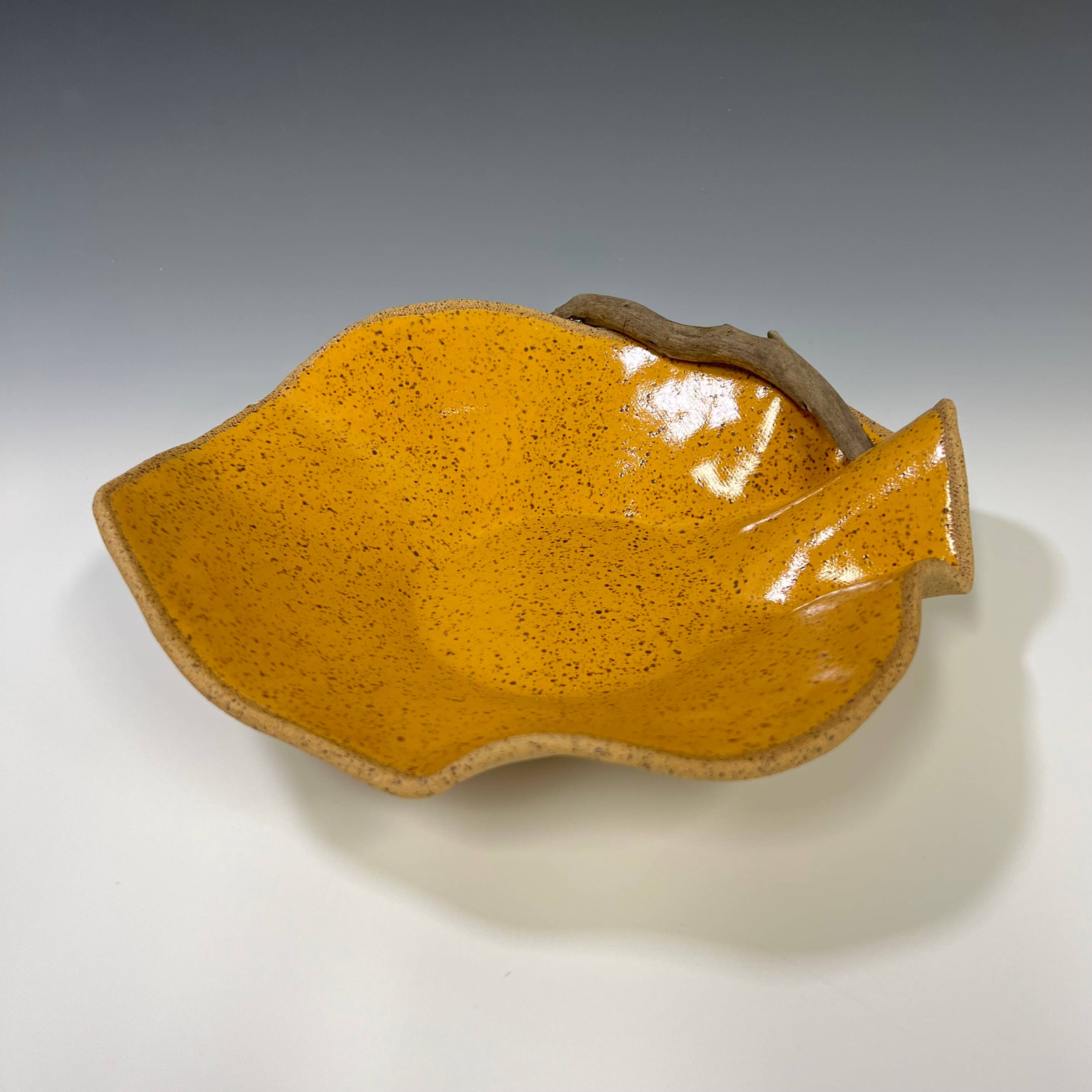 Jennifer Lee Studios - Wholesale Decorative Plate/Dish/Bowl - Medium Driftwood Ruffle Bowl3