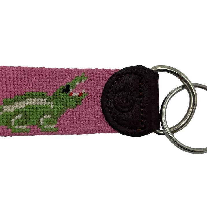 Portachiavi a forma di coccodrillo rosa cucito a mano per la vendita all'ingrosso da parte di Charleston Belt