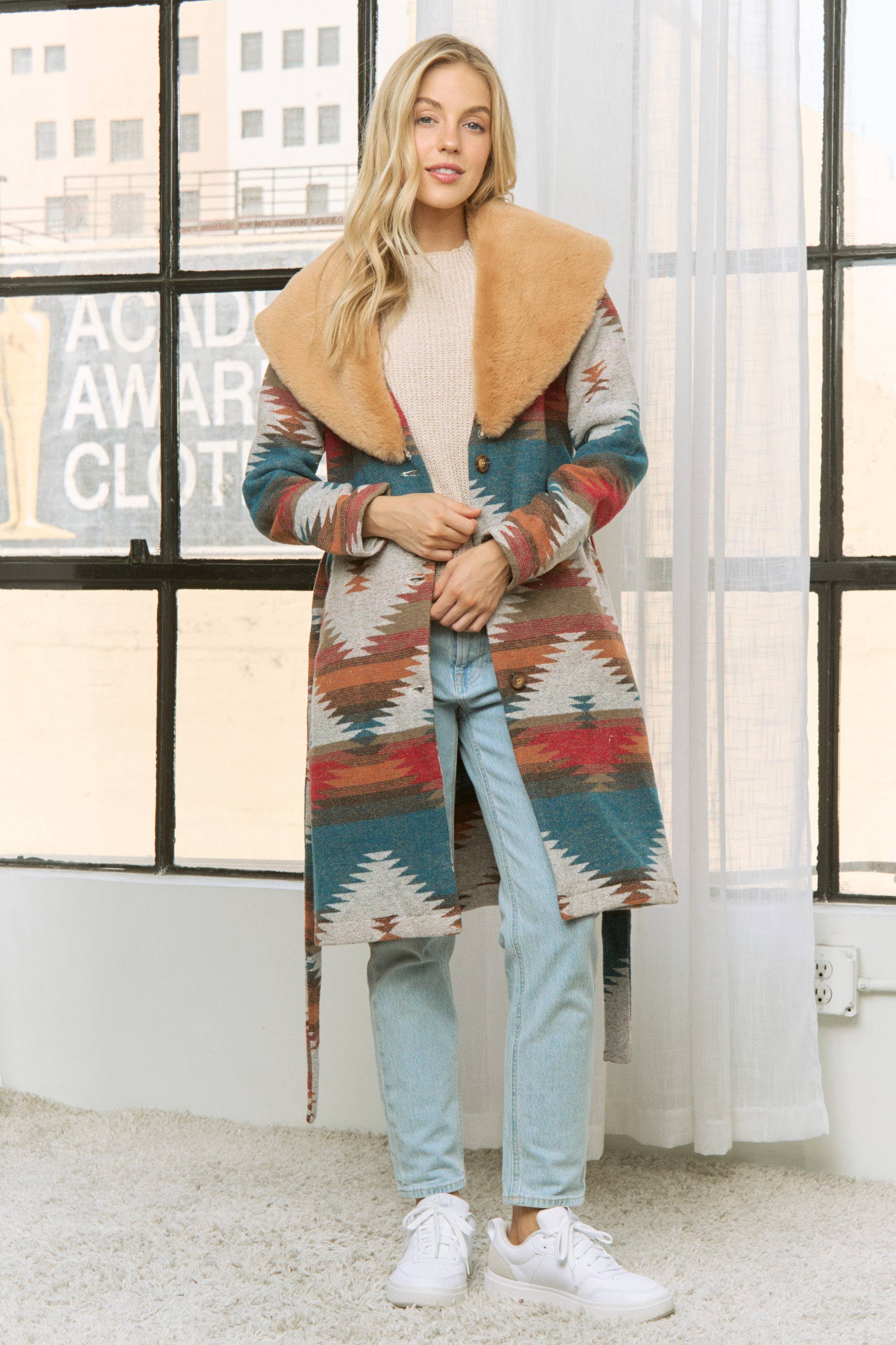 Sweet Generis - Venta al por mayor Sobrecamisa - Mujer - CHAQUETA AZTECA CON CUELLO REDONDO DE PIEL EN CONTRASTE20