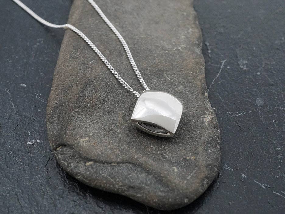 Silver Petite Cuadrado Necklace for wholesale on Faire1