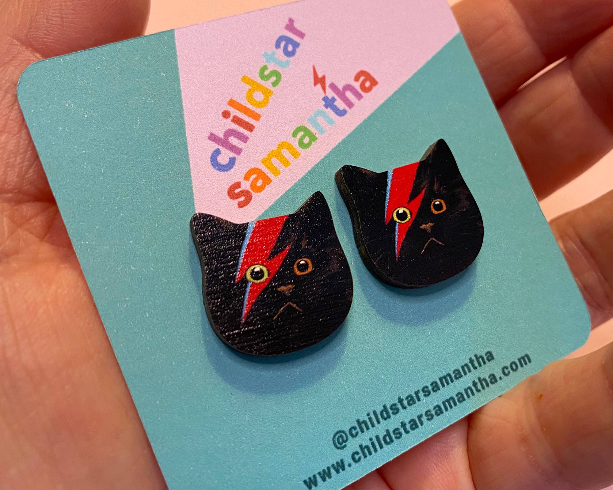 Childstar Samantha – wholesale Pendant/charm necklace – White Rock Cat Handmade Sustainable Wood Eco Necklace4