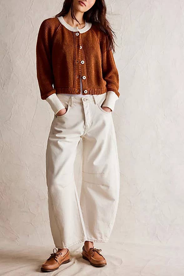 Rosa Clothing - Wholesale Cardigan - Women's - Contrast trim Slouchy button down cropped knit cardigan4