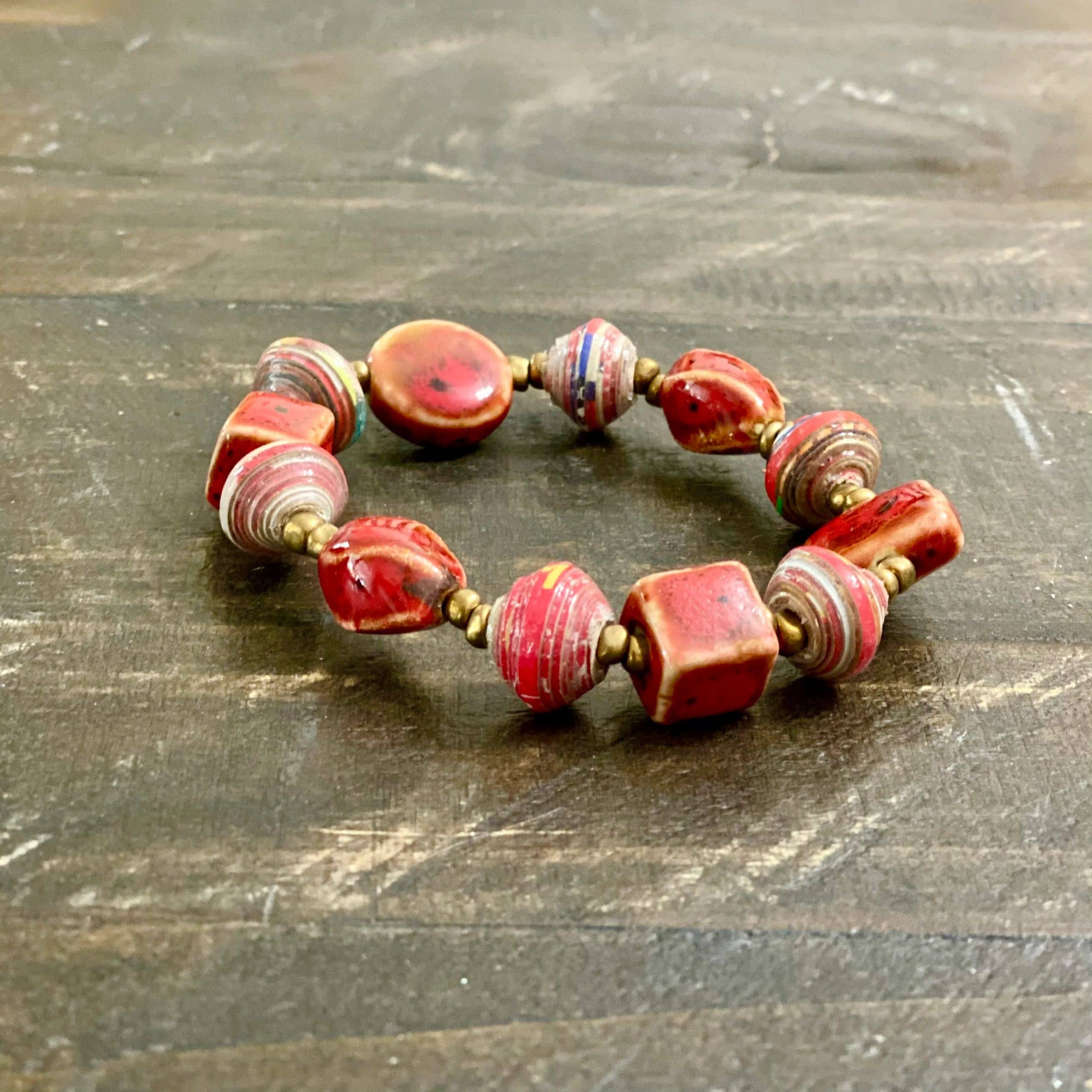 Our Market – wholesale Beaded bracelet – Armband Merkmal Haiti in Rot0