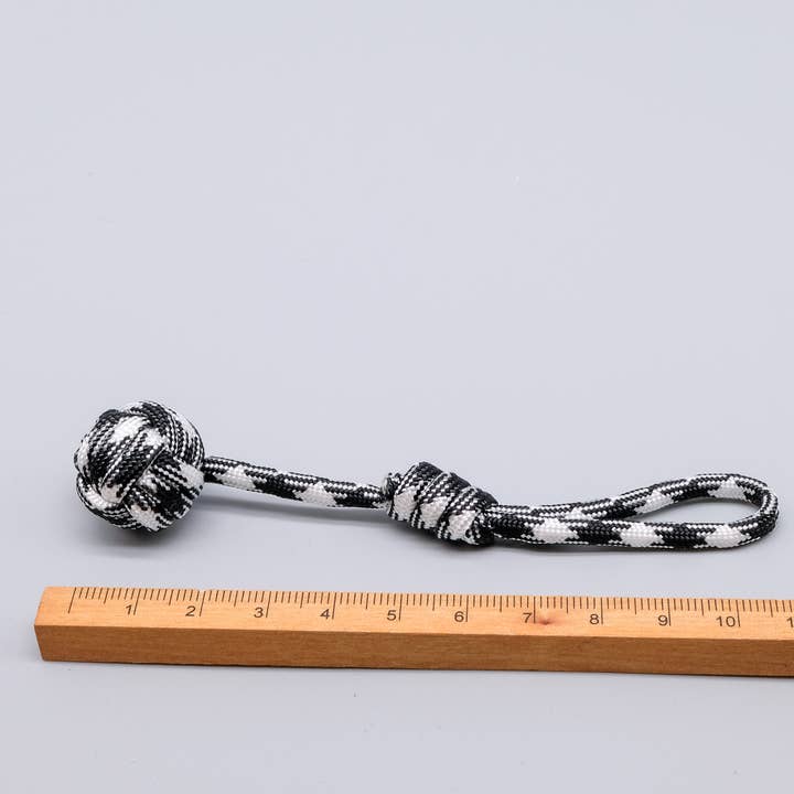 La Fabrique du Noeud – Engroshandel Nøglering - Unisex – „Monkey Fist“ Paracord Nøglering Flerfarvet Sort Hvid