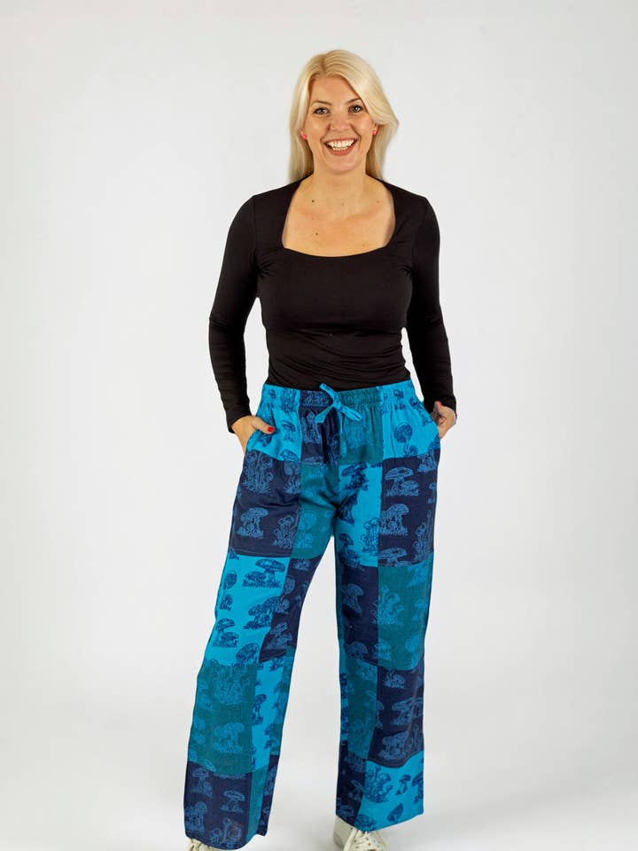 Pantaloni patchwork con stampa di funghi Briar per la vendita all'ingrosso da parte di Wicked Dragon Clothing