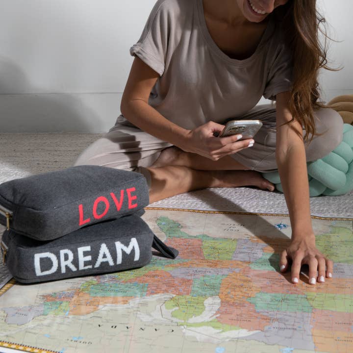 Wörter Traum Bio-Baumwolle Reise-Decke und Augenmaske Set - Dunkelgrau Mel/Himmelblau für den Großhandel von Pink Lemonade