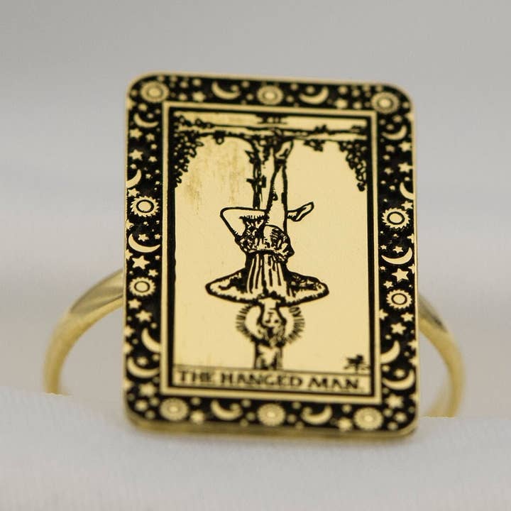Carte de tarot The Hanged Man gravée en argent sterling 925 pour la vente par DreamedBy