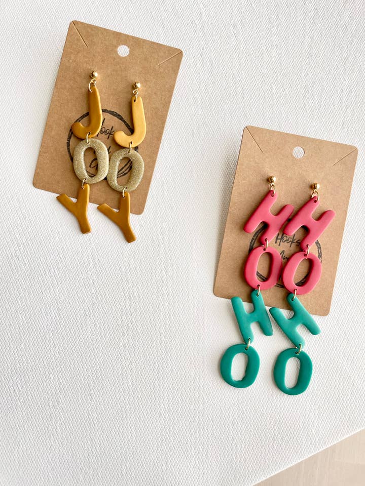 Boucles d'oreilles Joy, HoHoHo, pendentif de Noël, bijoux en argile pour la vente par Hooks and Clay