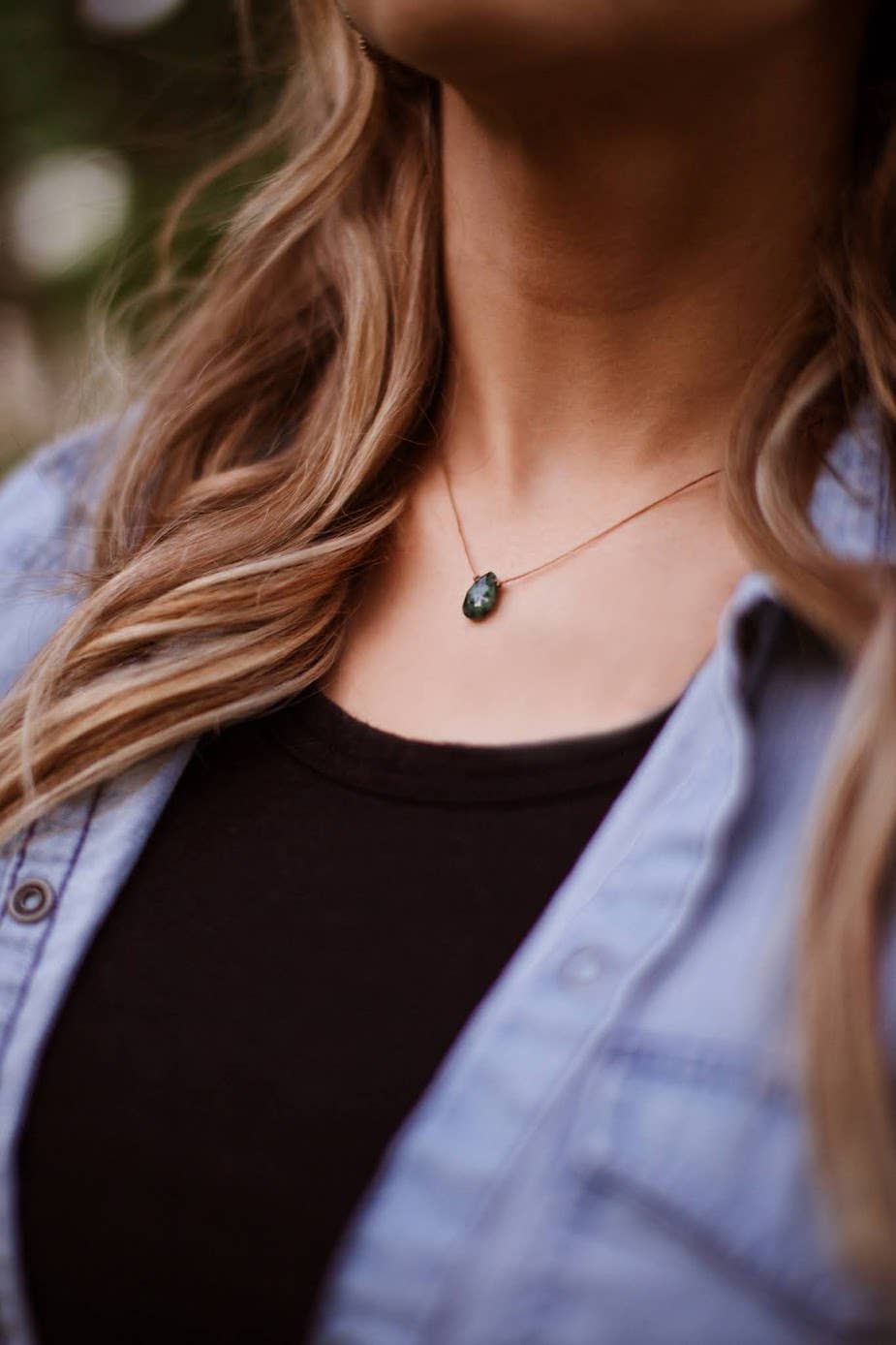 Merelani Designs - Vente Colliers à pendentif - Collier en forme de larme à facettes émeraude1