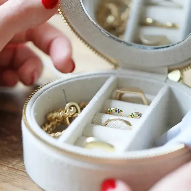 Lisa Angel - Wholesale Sieradendoos/organizer - Ronde sieradendoos van natuurlijk linnen6