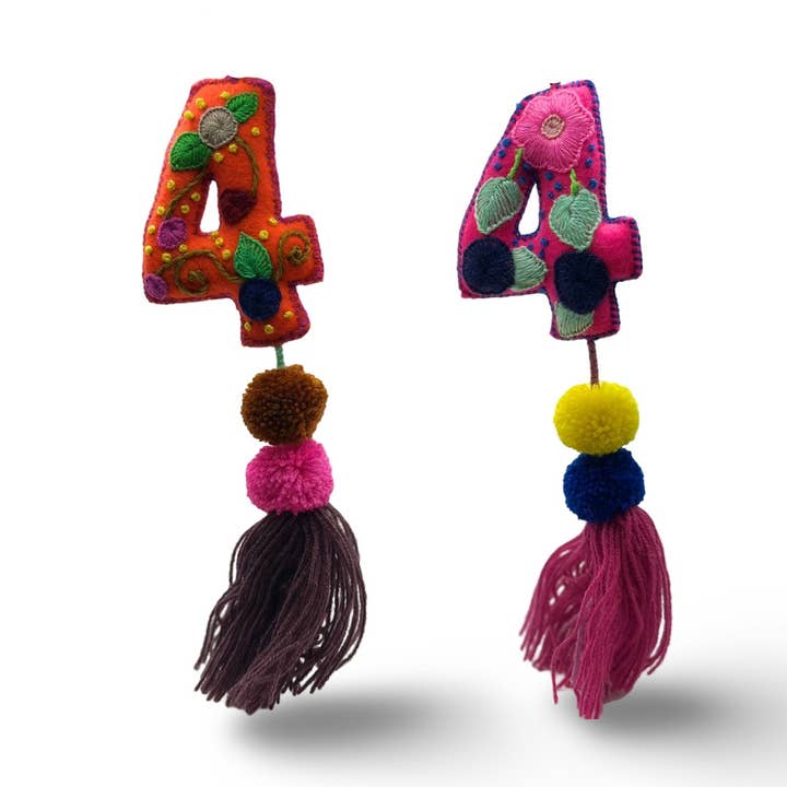 Ornamento Charm Ricamato in Feltro Numero Colorato #4 Assortito per la vendita all'ingrosso da parte di Sanyork Fair Trade