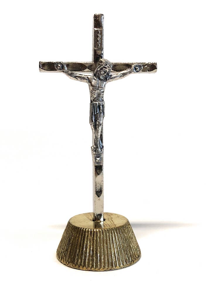 Croce in metallo cm. 7 con calamita per la vendita all'ingrosso da parte di Costa Articoli Religiosi