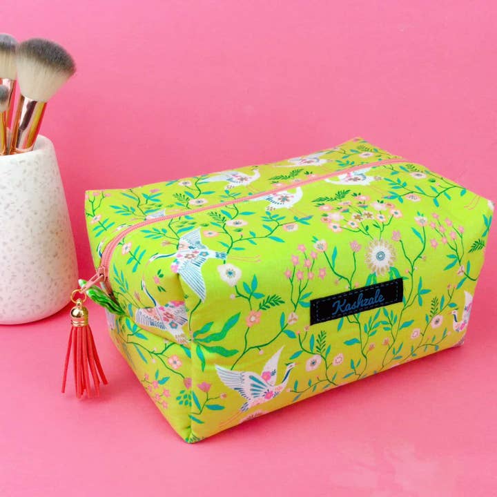 Kashzale Handmade Cosmetic Bags - Venta al por mayor Bolsa para maquillaje - Bolsa de cosméticos Lime Cranes en caja grande. Bolsa de maquillaje verde