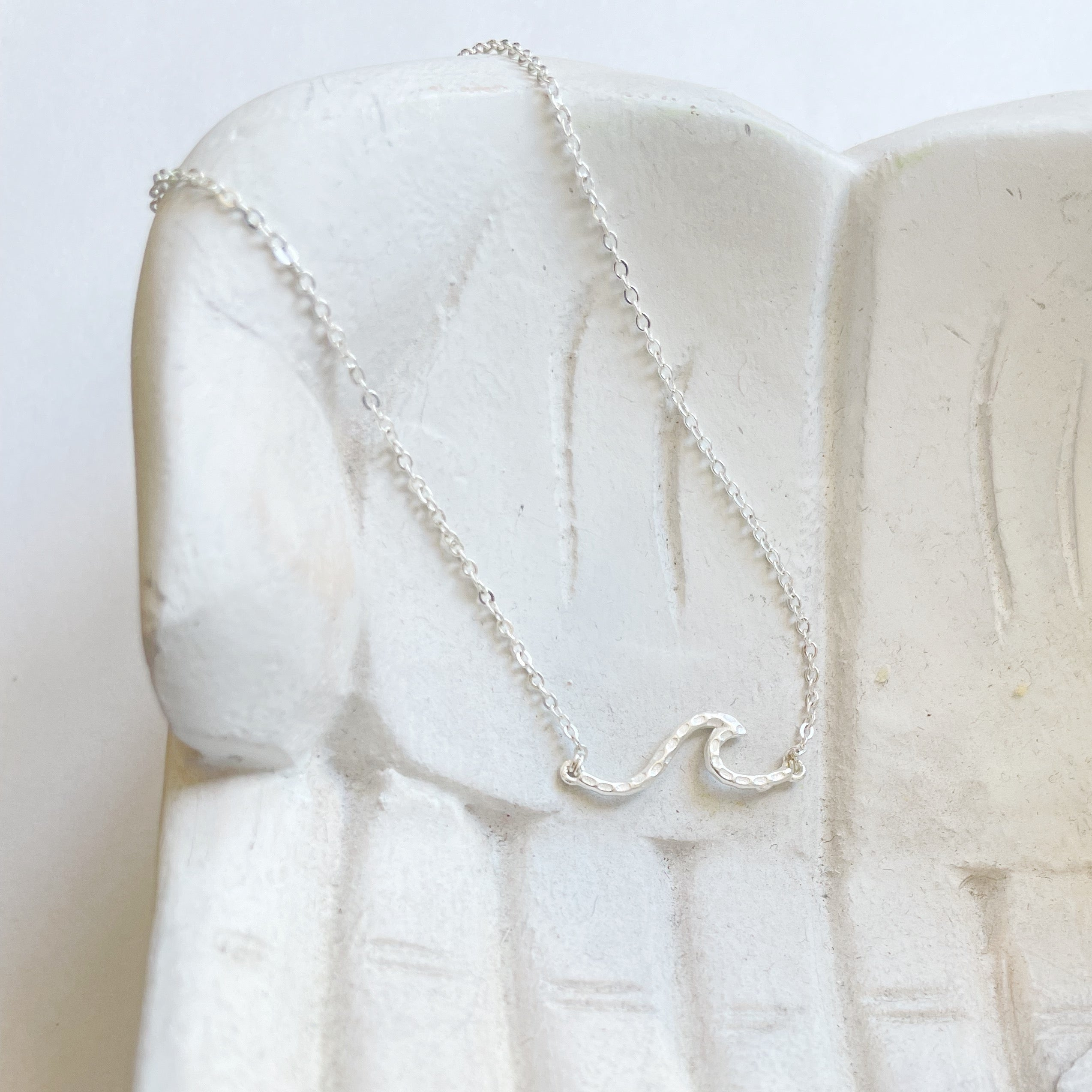 Suzie Blue Canada - Wholesale Pendant/Charm Necklace - Chainlink Necklace with Wave Pendant - Silver Plate2