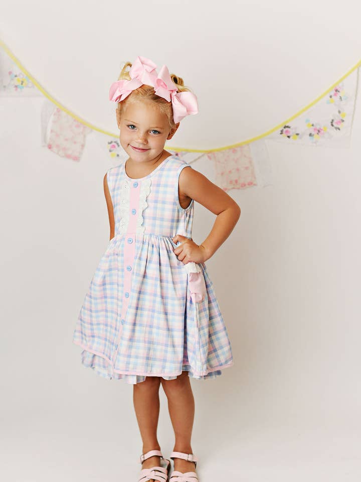 LENTE-GERUITE JURK MET ZAKLAAG VOOR MEISJES voor wholesale door Serendipity Clothing Co