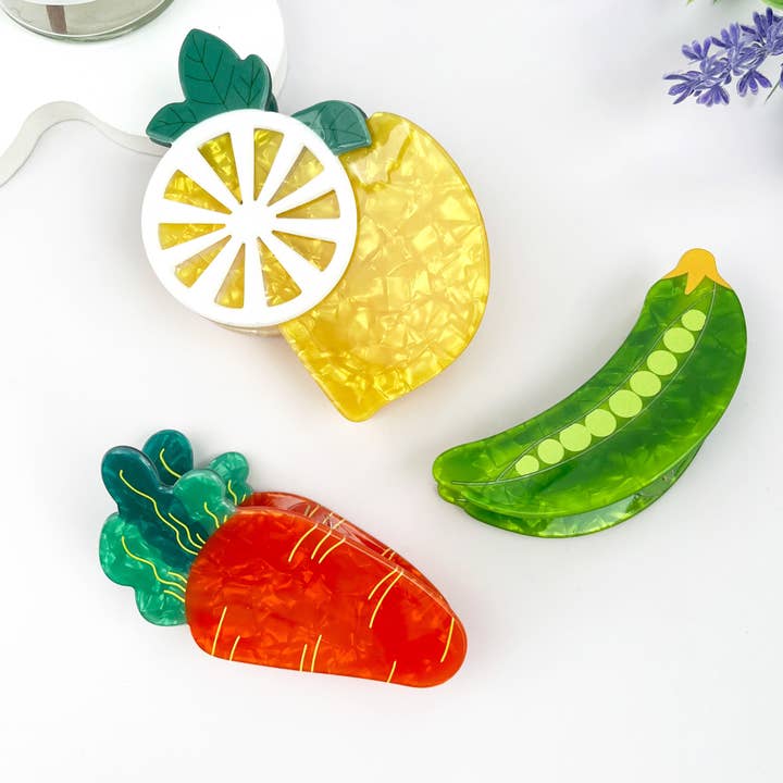 Clip per capelli in PVC con stampa divertente di frutta e verdura e ulteriori Risultati per frutta verdura all'ingrosso. Resi gratuiti e termini di pagamento a 60 giorni su Faire in tendenza su Faire.