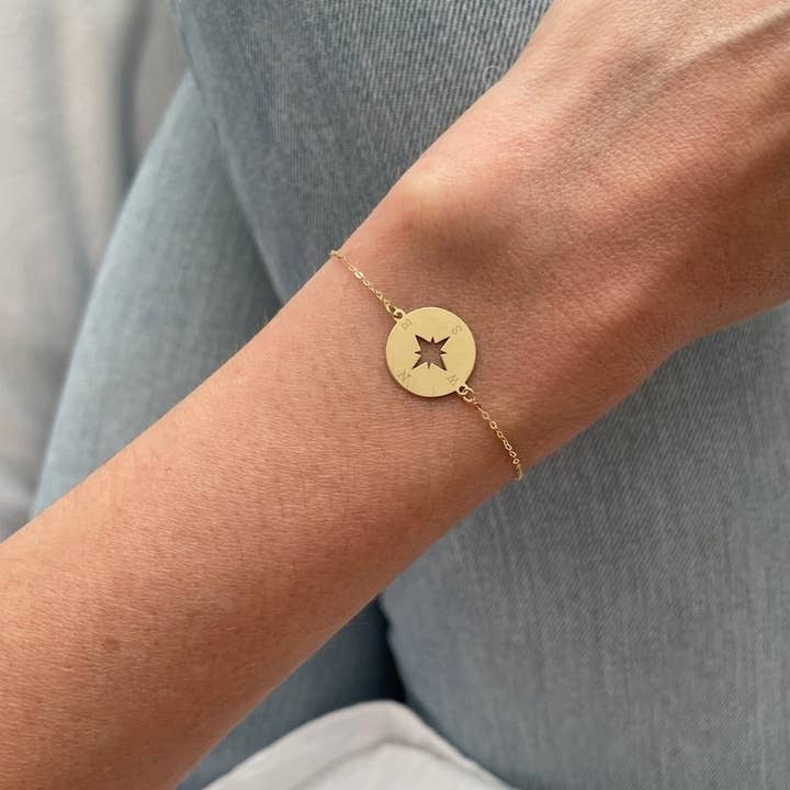 PureYou Jewelry – Großhandel Armband mit Charms/Anhängern – 14K Gold Kompass Scheibenarmband, Goldener Nordstern Armband