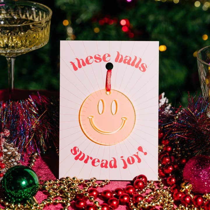 Ljus orange plexi smiley XMAS-kula för wholesale av Atelier Jean