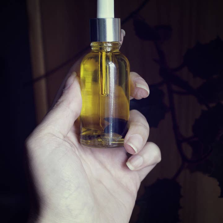 In Lumine Lunae - Wholesale Essential Oil - Energy & support aromatherapy pulse points oil4