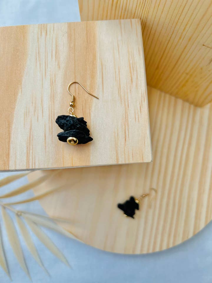 Schwarze Diffusor-Ohrringe aus Lavaperlen für ätherische Öle, Dainty für den Großhandel von Lavender Avenue