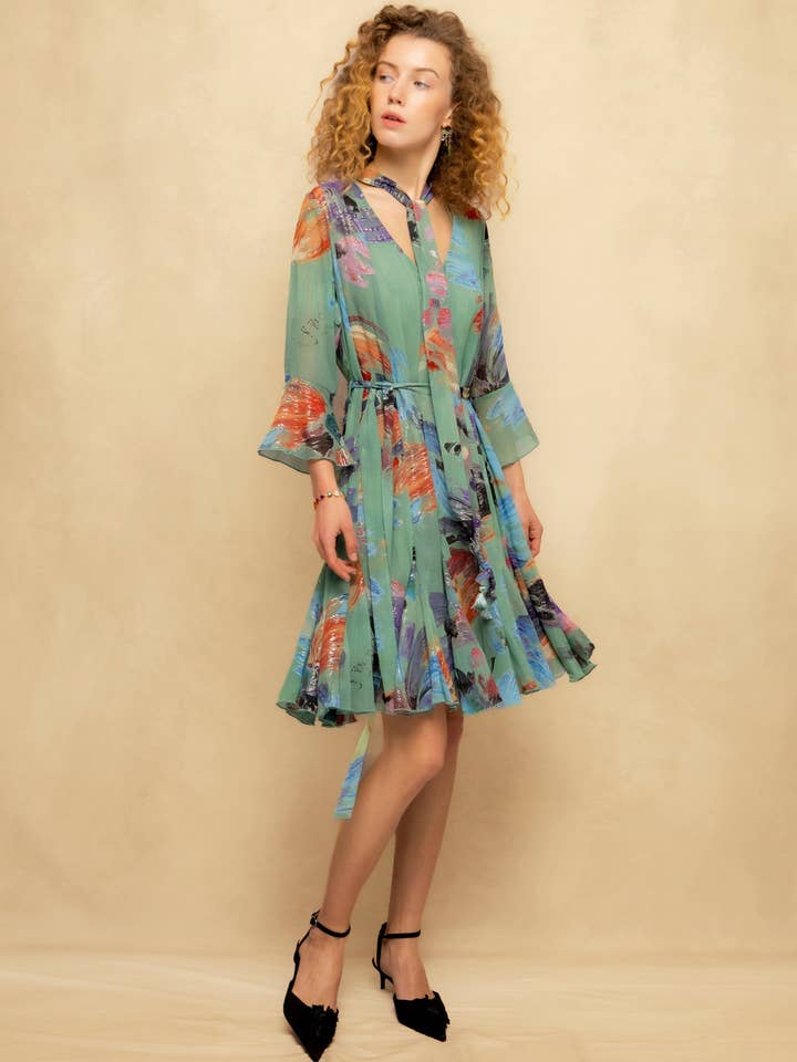 Grünes Kleid mit langen Ärmeln Bali für den Großhandel von NIZA