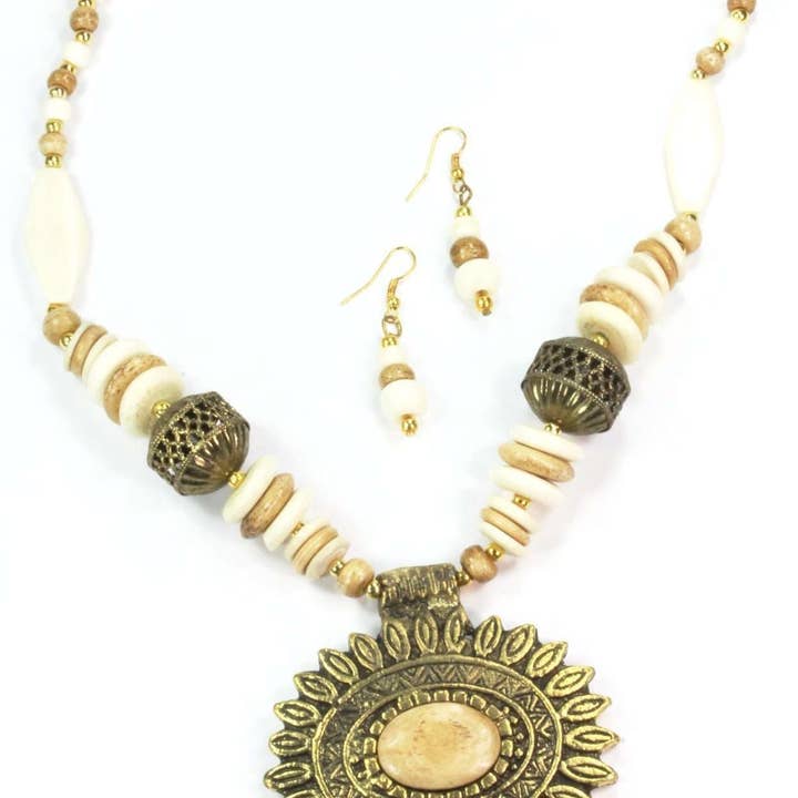 Set collana e orecchini con ciondolo a forma di fiore con mandala per la vendita all'ingrosso da parte di Wild Lotus