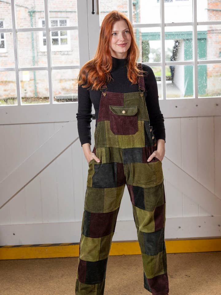 Jemima fløjlsbukser med seler for engroshandel hos Wicked Dragon Clothing