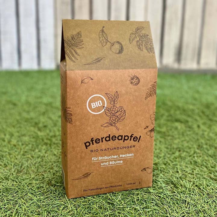 Natural fertiliser for shrubs, hedges and trees 1 liter for wholesale by Pferdeapfel - Wir lieben Pflanzen