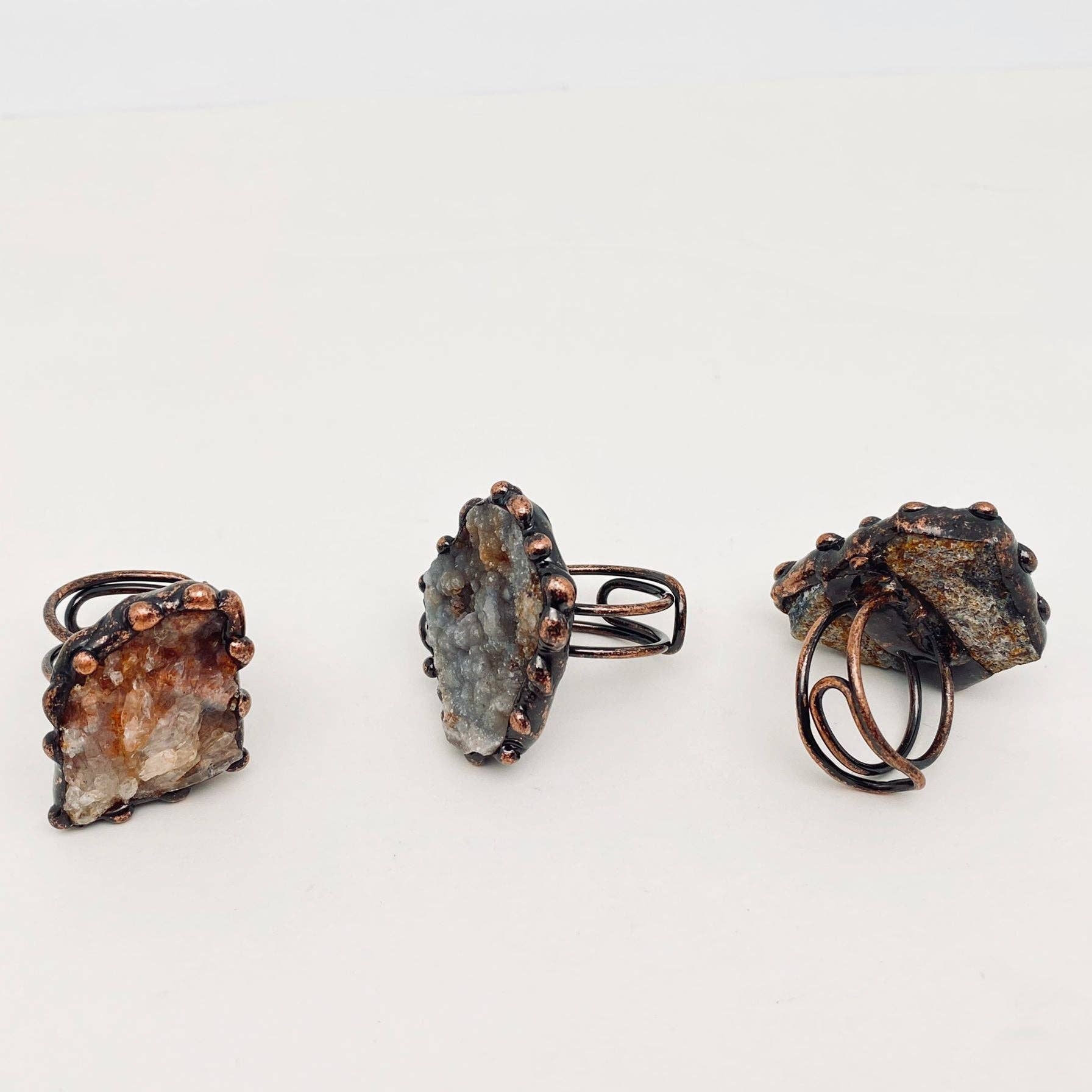 Tilfældig størrelse og farve Uregelmæssig naturlig agat ru sten justerbar ring - CS for engroshandel på Faire1